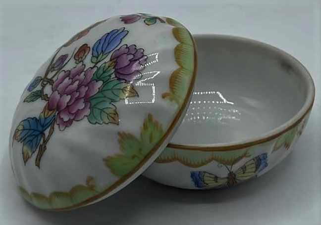 Photo 6 of VINTAGE HANDPAINTED HEREND COVERED CANDY DISH #103 3”