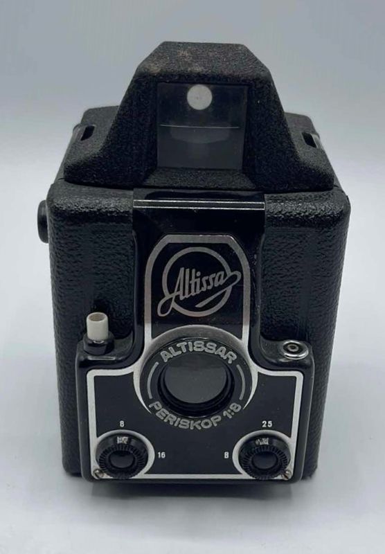 Photo 1 of VINTAGE ALTISSAR PERISKOP 1:8 CAMERA MADE IN GERMANY