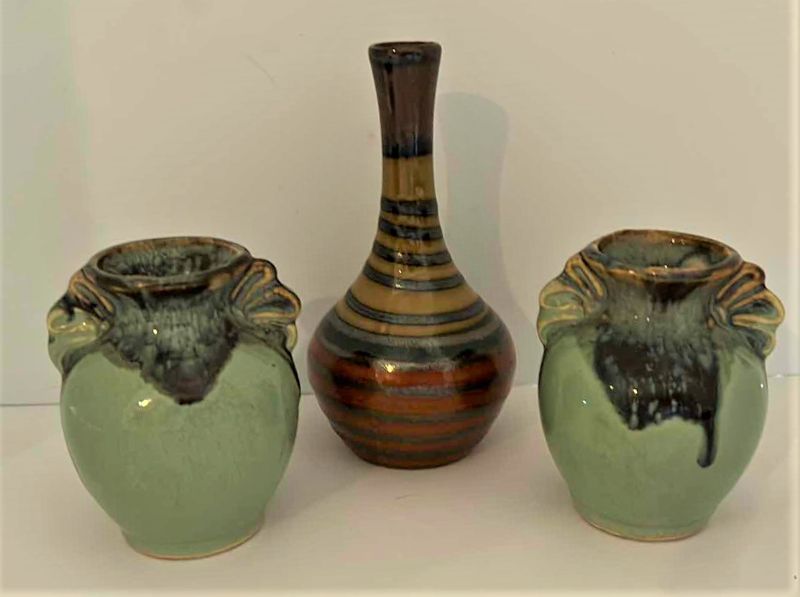 Photo 1 of VINTAGE GLAZED POTTERY MINI VASES TALLEST HAND PAINTED H 5”