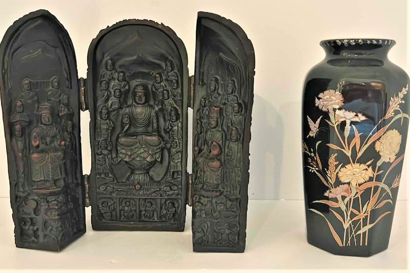 Photo 1 of RARE VINTAGE BUDDHA TRIPTYCH PORTABLE SHRINE/ALTAR H7” AND VASE FROM ITALIAN IMPORTS