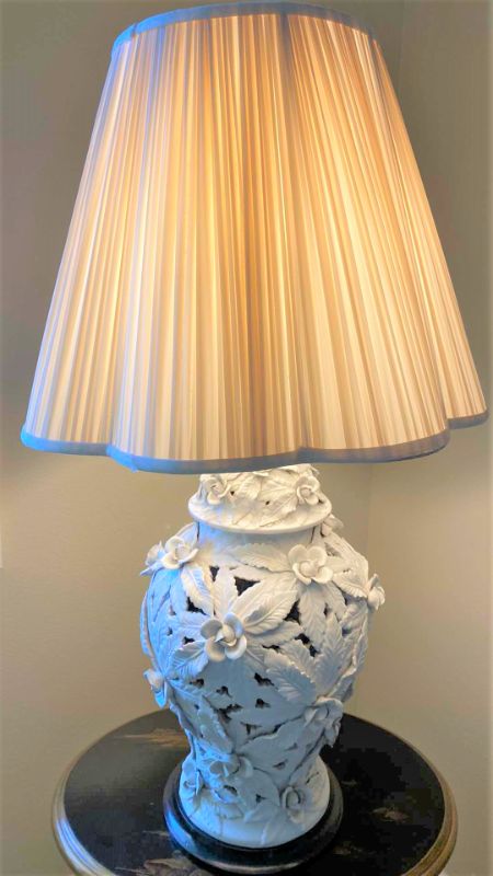 Photo 4 of IVORY ROSE CUT CERAMIC LAMP H36”