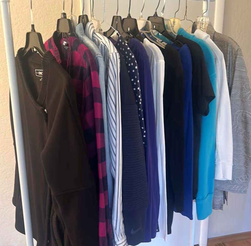 Photo 1 of 15 PIECES WOMENSWEAR MOSTLY SIZE MED