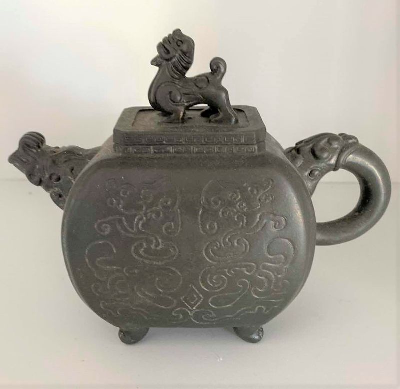 Photo 1 of VINTAGE CHINESE COLLECTIBLE CLAY TEA POT FOO DOG 6” x 4 3/4”