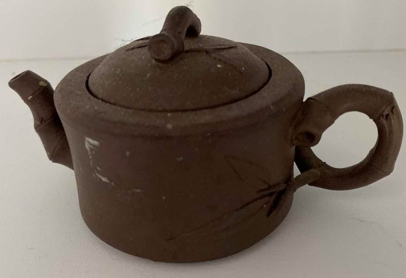 Photo 1 of VINTAGE CHINESE COLLECTIBLE CLAY TEA POT 5“ x 2 3/4”