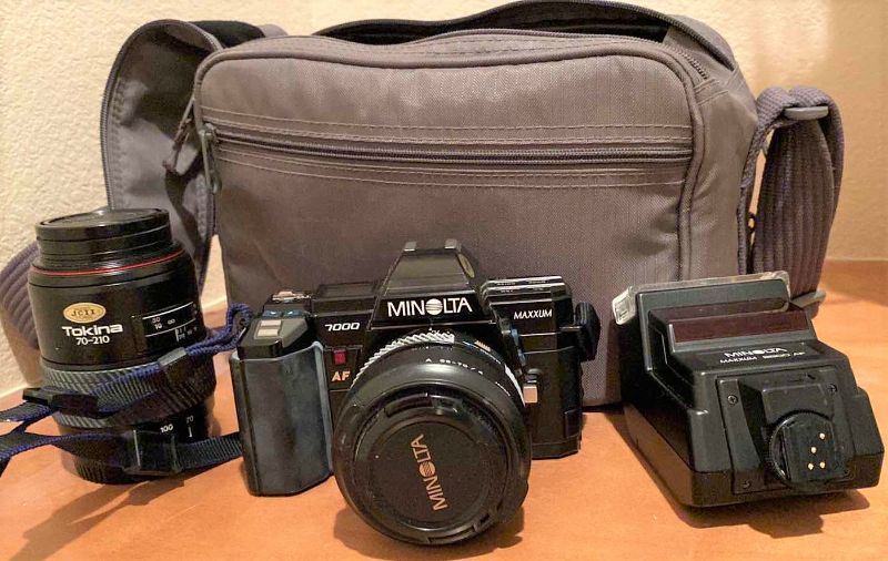 Photo 1 of MINOLTA CAMERA 7000 MAXXUM WITH EXTRA LENS FLASH AND BAG