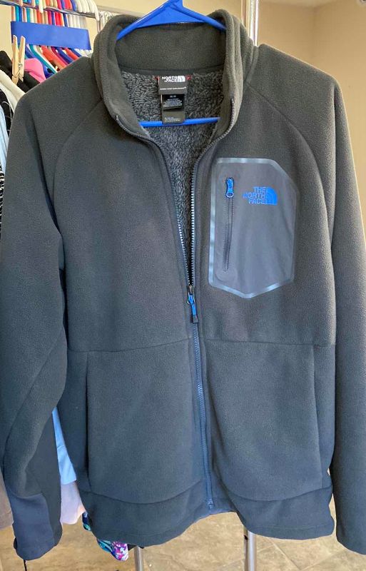 Photo 1 of MENS SIZE MEDIUM NORTH FACE FLEECE ZIP UP JACKET