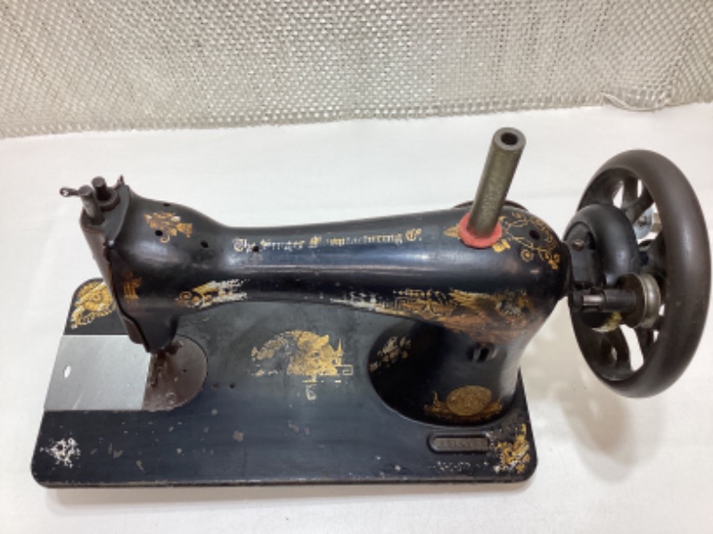 Photo 1 of ANTIQUE SINGER SEWING MACHINE