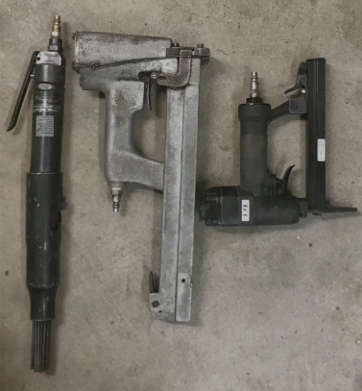 Photo 1 of CENTERAL PNEUMATIC HEAVY DUTY NEEDLE SCALER, STAPLE GUNS