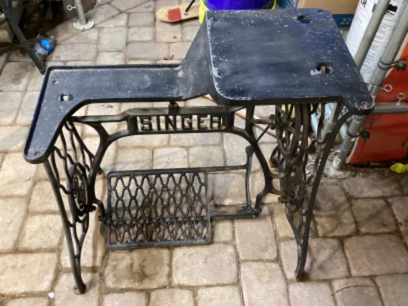 Photo 1 of ANTIQUE SINGER FOOT PEDAL SEWING MACHINE BASE