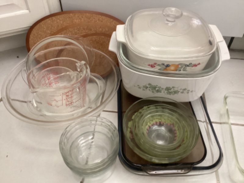 Photo 2 of CORNING WARE , PYREX BAKE WARE & MORE- SOME VINTAGE