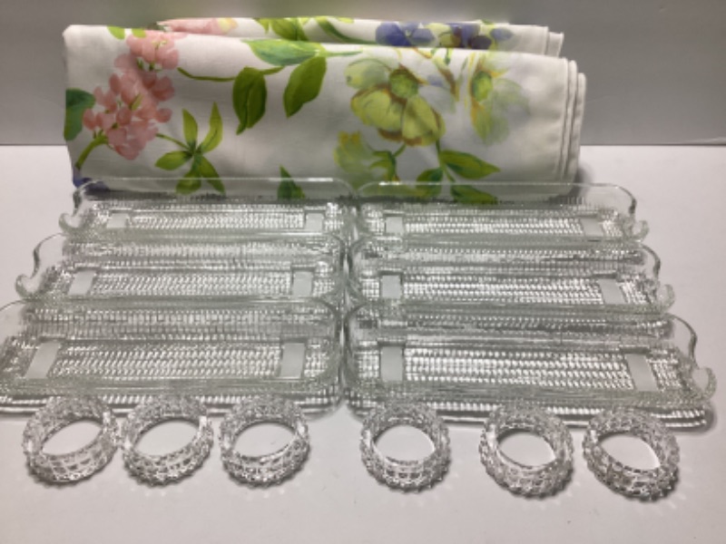 Photo 4 of BLEIKRISTALLGLAS GERMAN HANDCRAFTED LEAD CRYSTAL NAPKIN RINGS & CORN ON THE COB HOLDERS - 6 of EACH & SUMMER TABLE CLOTH 69”x 84” W/ MATCHING NAPKINS 