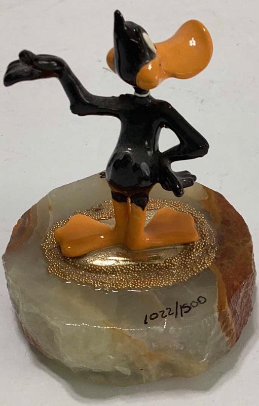 Photo 2 of DAFFY DUCK LIMITED EDITION SCULPTURE BY RON LEE #1022/1500, Onyx & 24K, WB 1998