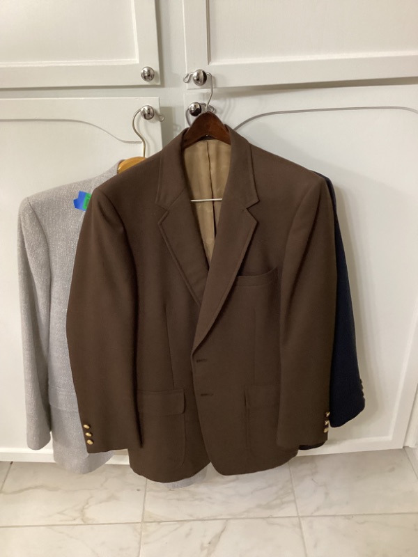 Photo 3 of MENS DRESS JACKETS SIZE LARGE