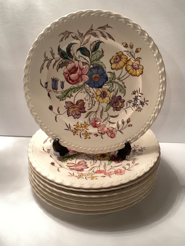 Photo 1 of VERNON KILNS MAYFLOWER - 
8DINNER PLATES - MORE OF THIS SET IN AUCTION