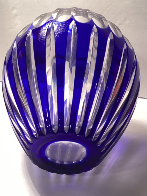 Photo 4 of BLEIKRISTALL RITSCHLER WINTERHALDER GRESCHLIFFEN HANDCUT CRYSTAL VASE COBALT TO CLEAR VASE