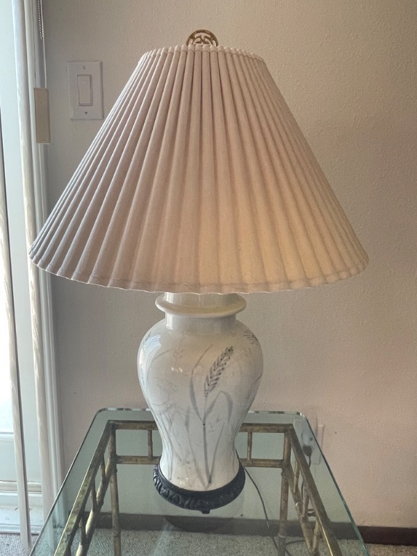 Photo 4 of MID CENTURY CERAMIC GINGER JAR TABLE LAMP