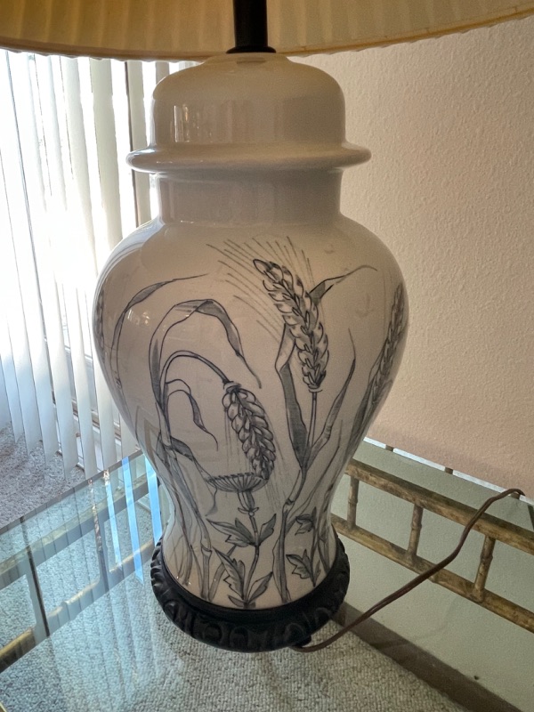 Photo 2 of MID CENTURY CERAMIC GINGER JAR TABLE LAMP