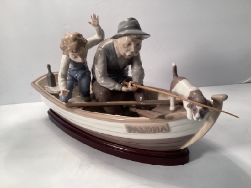 Photo 2 of LLADRO CLASSIC SCULPTURE FISHING WITH GRAMPS FUIGURINE