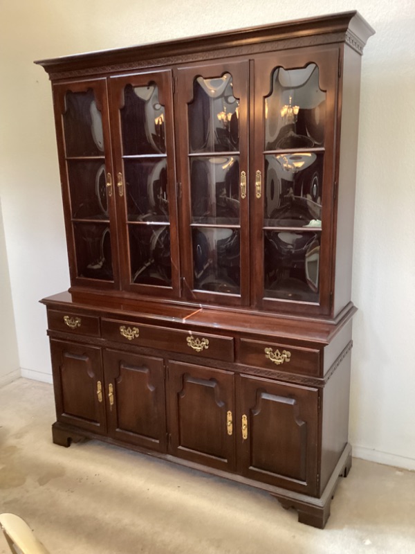 Photo 5 of ETHAN ALLEN VINTAGE 2 PC CHINA CABINET BREAKFRONT - MORE OF THIS SET IN AUCTION 59” X 20 X 33