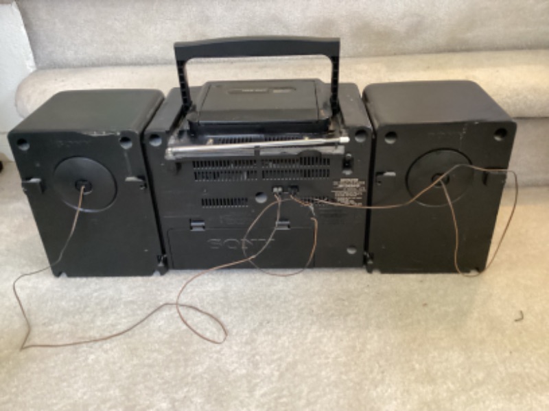 Photo 2 of SONY CFD-530 CD/ RADIO/ CASSETTE-CORDER BOOMBOX