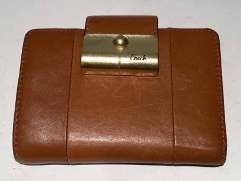 Photo 5 of COACH WOMENS LEATHER PURSE & WALLET