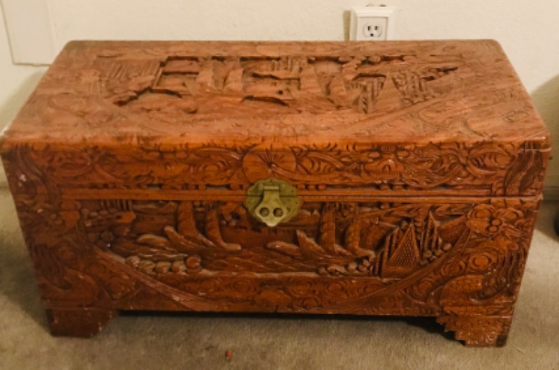 Photo 3 of VINTAGE HAND CARVED CHEST IMPORTED MADE IN PANAMA 29 X 14 X 14