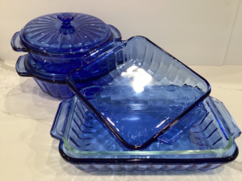 Photo 1 of  ANCHOR HOCKING BLUE GLASS BAKING DISH SET OF 5