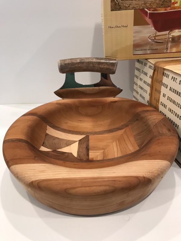 Photo 2 of WOODEN AVOCADO GUACAMOLE SET-2 WARMING TRIVETS-FONDUE SET