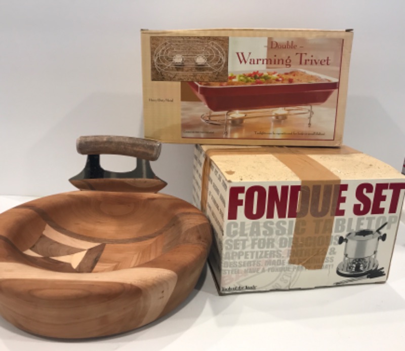 Photo 1 of WOODEN AVOCADO GUACAMOLE SET-2 WARMING TRIVETS-FONDUE SET