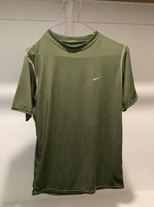 Photo 2 of MENS ACTIVE WARE SIZE L- XL SOME DESIGNER NIKE / PATAGONIA AND MORE