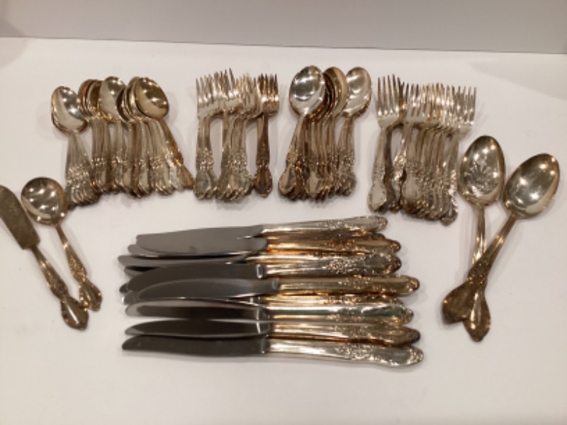 Photo 1 of VINTAGE ROGERS & SONS VICTORIAN ROSE SILVERWARE SET FOR 12