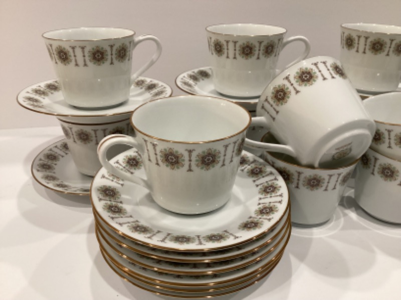 Photo 2 of RC JAPAN 794 GALA PORCELAIN TEA SET FOR 12. MISSING 1 CUP - MORE OF THIS SET IN AUCTION 