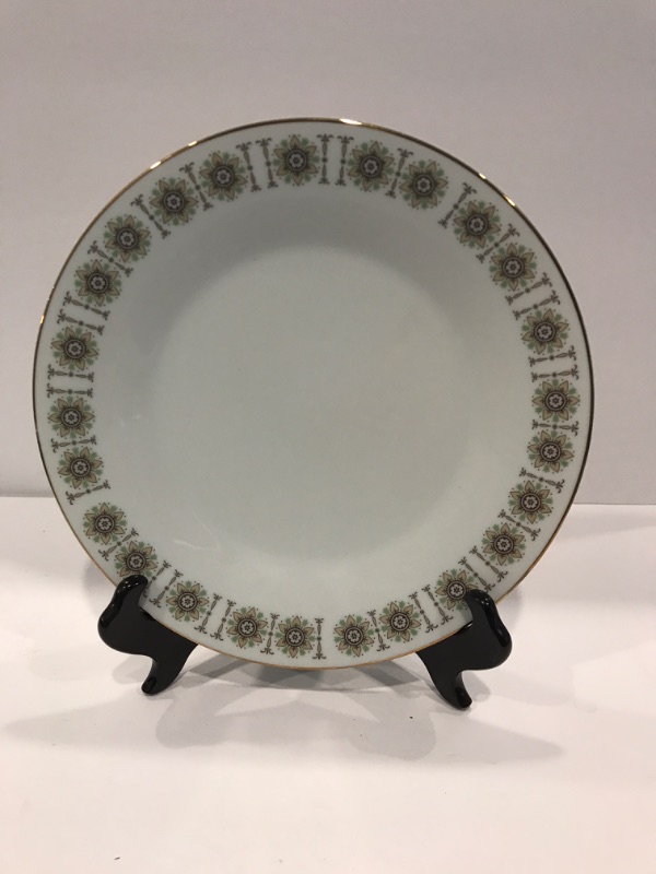 Photo 2 of RC JAPAN 724 GALA CHINA SET OF 10  DINNER PLATES -MORE PIECES AVAILABLE FROM THIS SET IN AUCTION