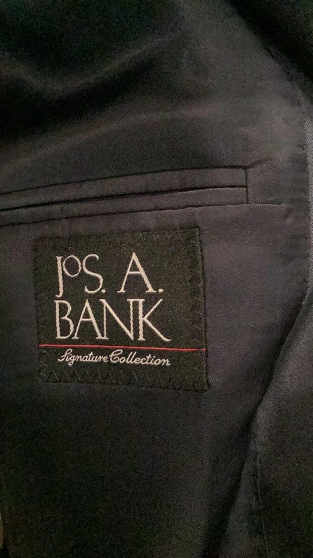 Photo 2 of JoS A BANK SIGNATURE COLLECTION SUIT 38R 