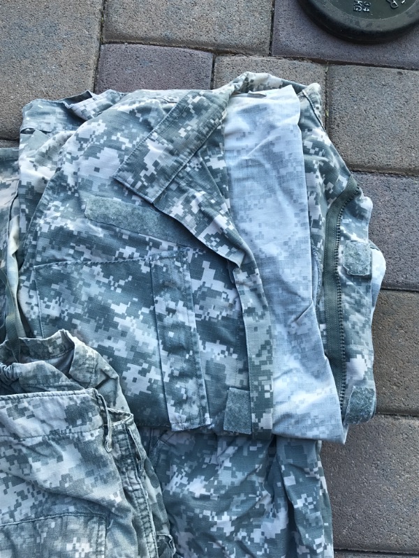 Photo 1 of US ARMY DCU  DESERT TRAINING COMBAT UNIFORM 3 PANTS ,2 JACKET / SHIRT SIZE M REGULAR 