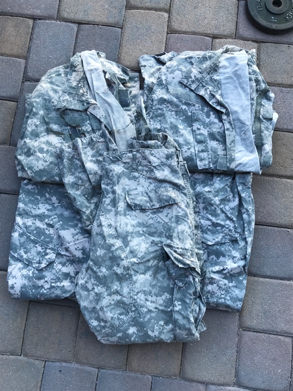 Photo 1 of US ARMY DCU  DESERT TRAINING COMBAT UNIFORM 3 PANTS ,2 JACKET / SHIRT SIZE M REGULAR 