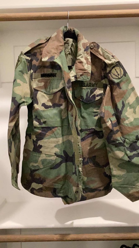 Photo 1 of AUTHENTIC MILITARY ISSUED US ARMY JACKET. - SIZE M 