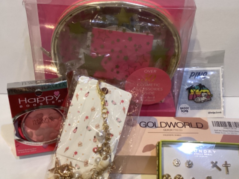 Photo 3 of COLLECTION OF WOMENS GIFT ITEMS ALL NWT