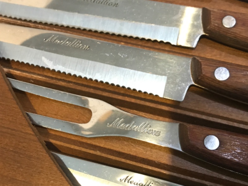 Photo 3 of MEDALLION KNIFE SET