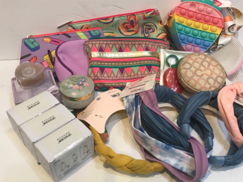 Photo 2 of MAKE-UP BAGS / NOVELTY ITEMS / HEADBANDS AND MORE SOME NEW WITH TAGS 