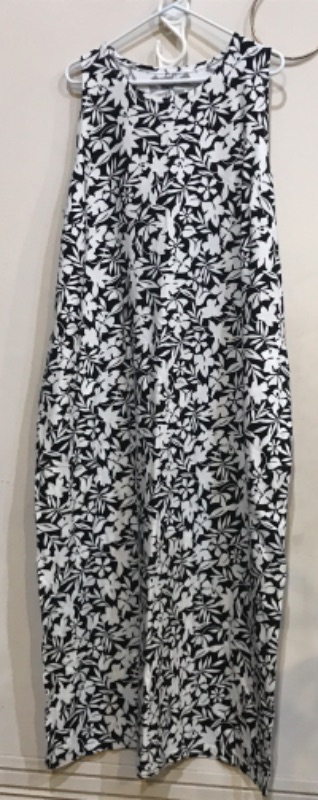 Photo 4 of WOMENS DRESSES SIZE L - XXL