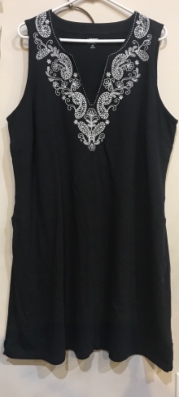 Photo 2 of WOMENS DRESSES SIZE L - XXL