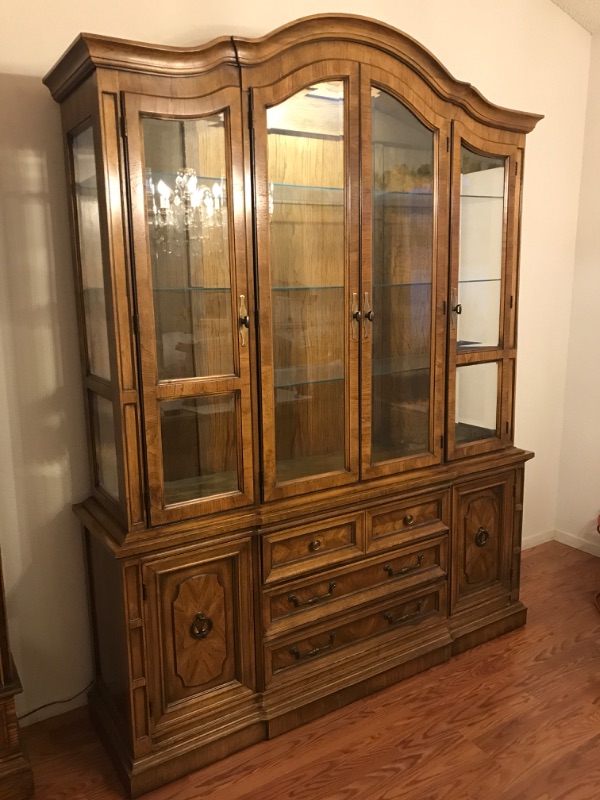 Photo 3 of HIBRITEN CHINA CABINET