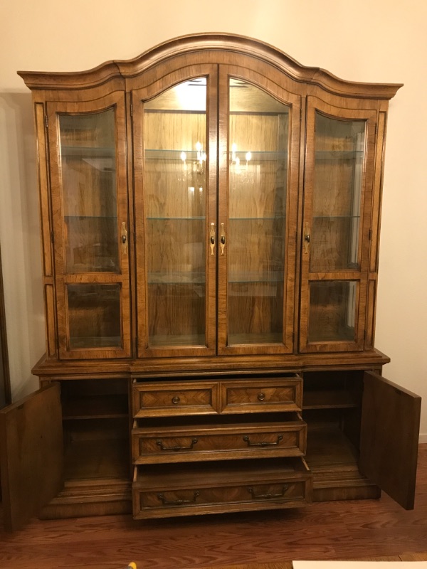 Photo 5 of HIBRITEN CHINA CABINET