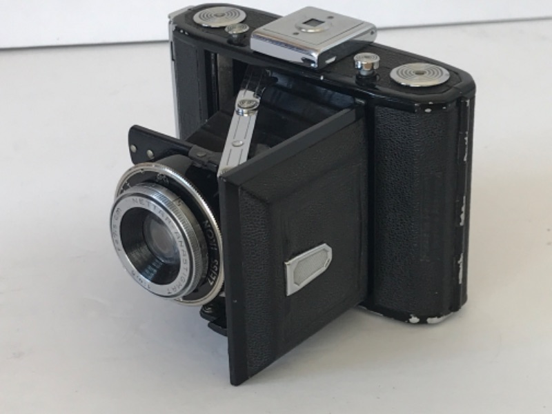 Photo 1 of VINTAGE ZEISS IKON 515 4.5x6cm FILM CAMERA W/ NOVAR ANASTIGMAT 7.6cm f/4.5 L