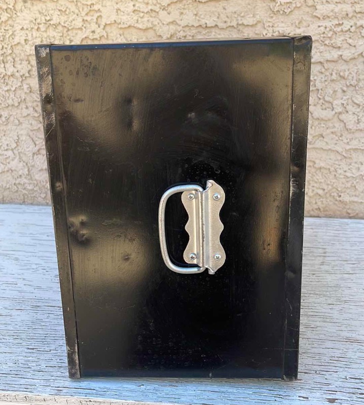 Photo 4 of VINTAGE SAFE MANUFACTURERS NATIONAL ASSOCIATION FLOOR SAFE LATCH IS BROKEN