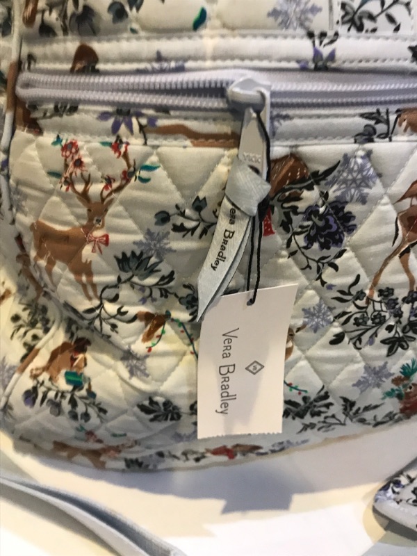 Photo 3 of NWT VERA BRADLEY GRAND TRAVELER LARGE REINDEER PATTERN TOTE BAG