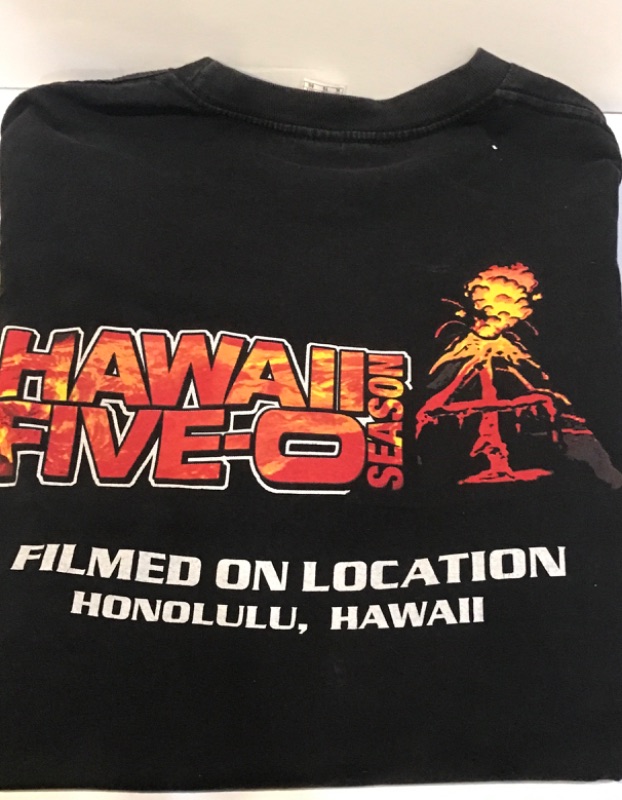 Photo 2 of HAWAII FIVE-O SEASON 4 FILM CREW T-SHIRT /FILMED IN HONOLULU, HAWAII