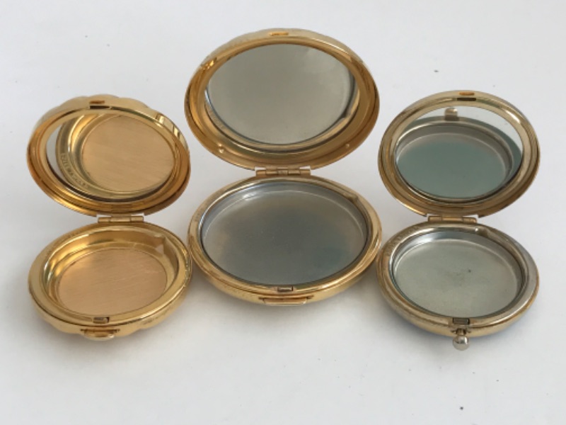 Photo 3 of VINTAGE ESTÉE LAUDER WOMENS COMPACTS