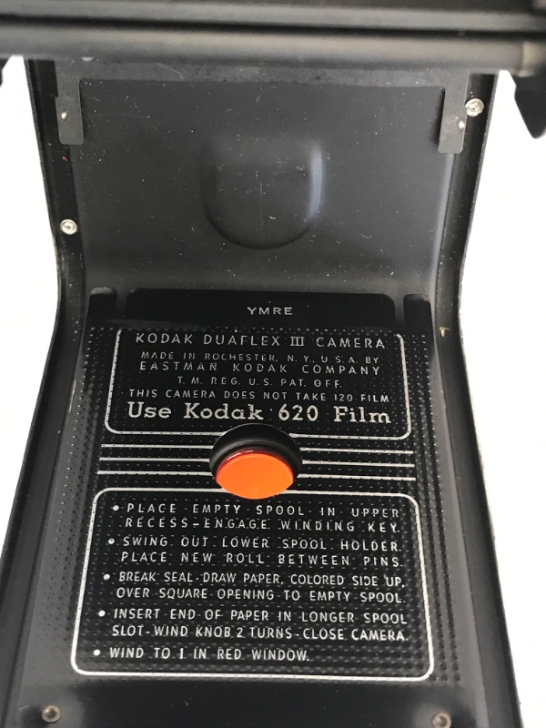 Photo 3 of VINTAGE 1950S KODAK DUAFLEX III 620 FILM CAMERA & BROWNIE STARFLASH CAMERA